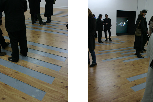 Non-alignés - 2006 - laminated flooring, skirting boards, doorway boards - 900 x 600 x 2 cm - exhibition “lowest common denominator” Immanence - Paris - curated by Karen Tanguy